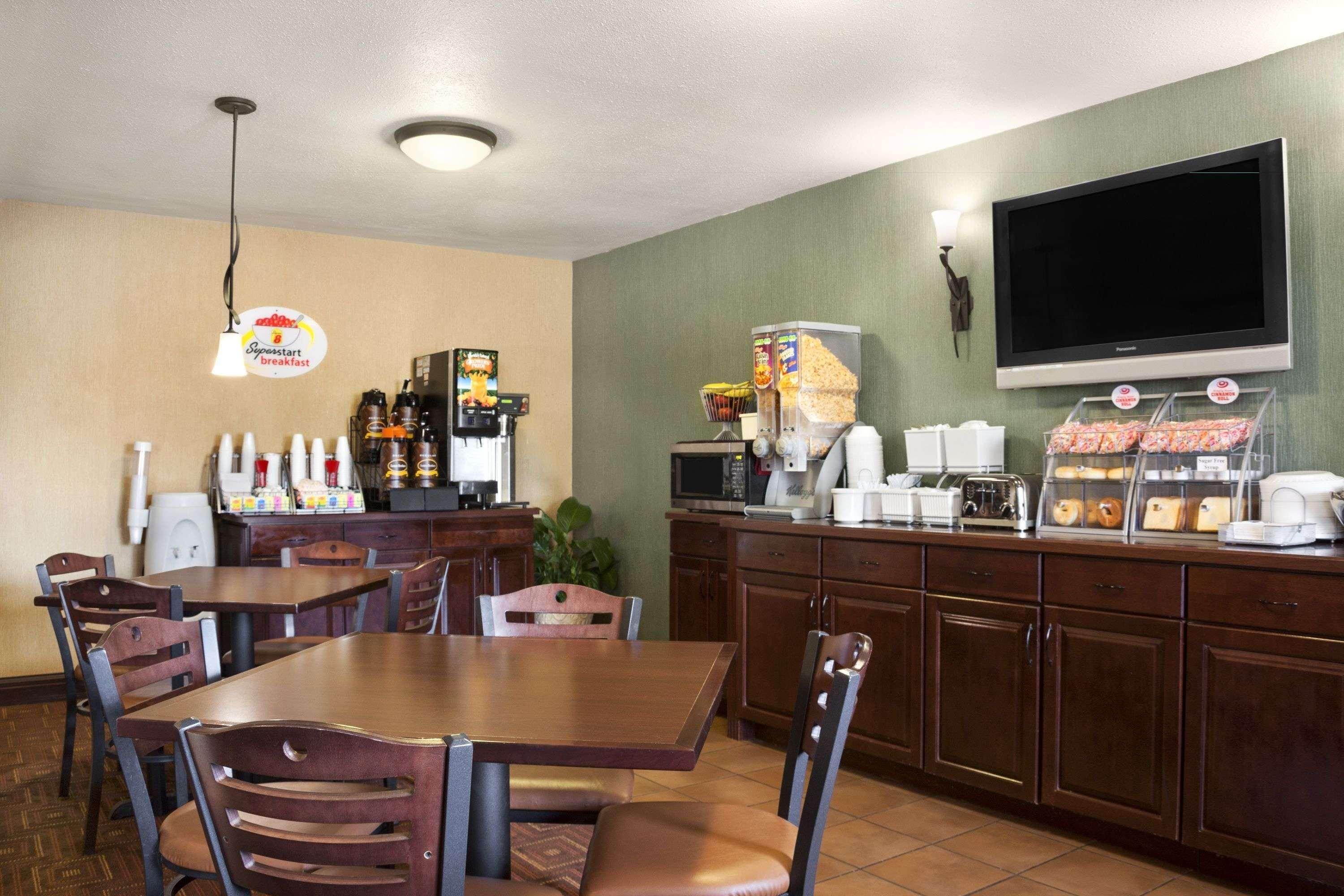 Мотель Super 8 By Wyndham Fairview Heights-St. Louis Экстерьер фото