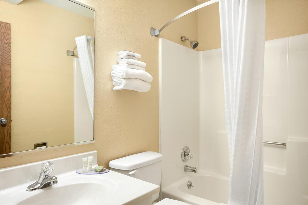 Мотель Super 8 By Wyndham Fairview Heights-St. Louis Экстерьер фото
